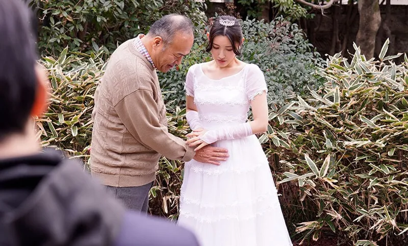 Chồng yêu quá yếu, vợ dù yêu nhưng vẫn thường chịch với bố người chồng đến có thai