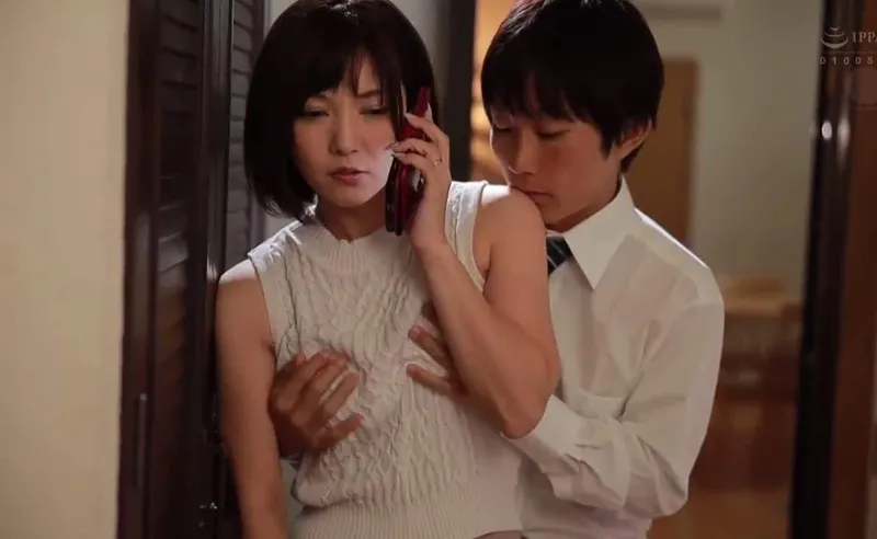 Chồng đi đánh golf, cô vợ ở nhà dẫn trai trẻ về quan hệ cho sướng