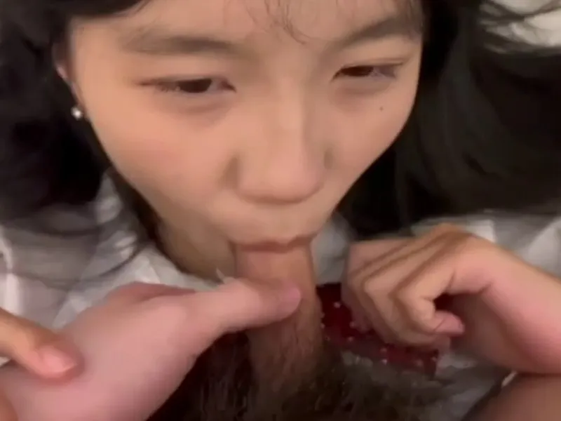 Em loli dễ thương liếm cặc biến em thành con đào dam dang p2
